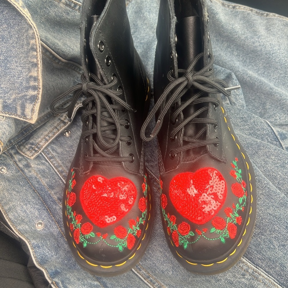 DOC MARTENS 1460 Valentine remix w/Sequin Heart appliqué’s /Embroidered Roses - Picture 10 of 14